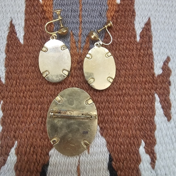 Vintage Needlepoint Cottagecore Flower Floral Earrings & Brooch Set - Picture 5 of 8